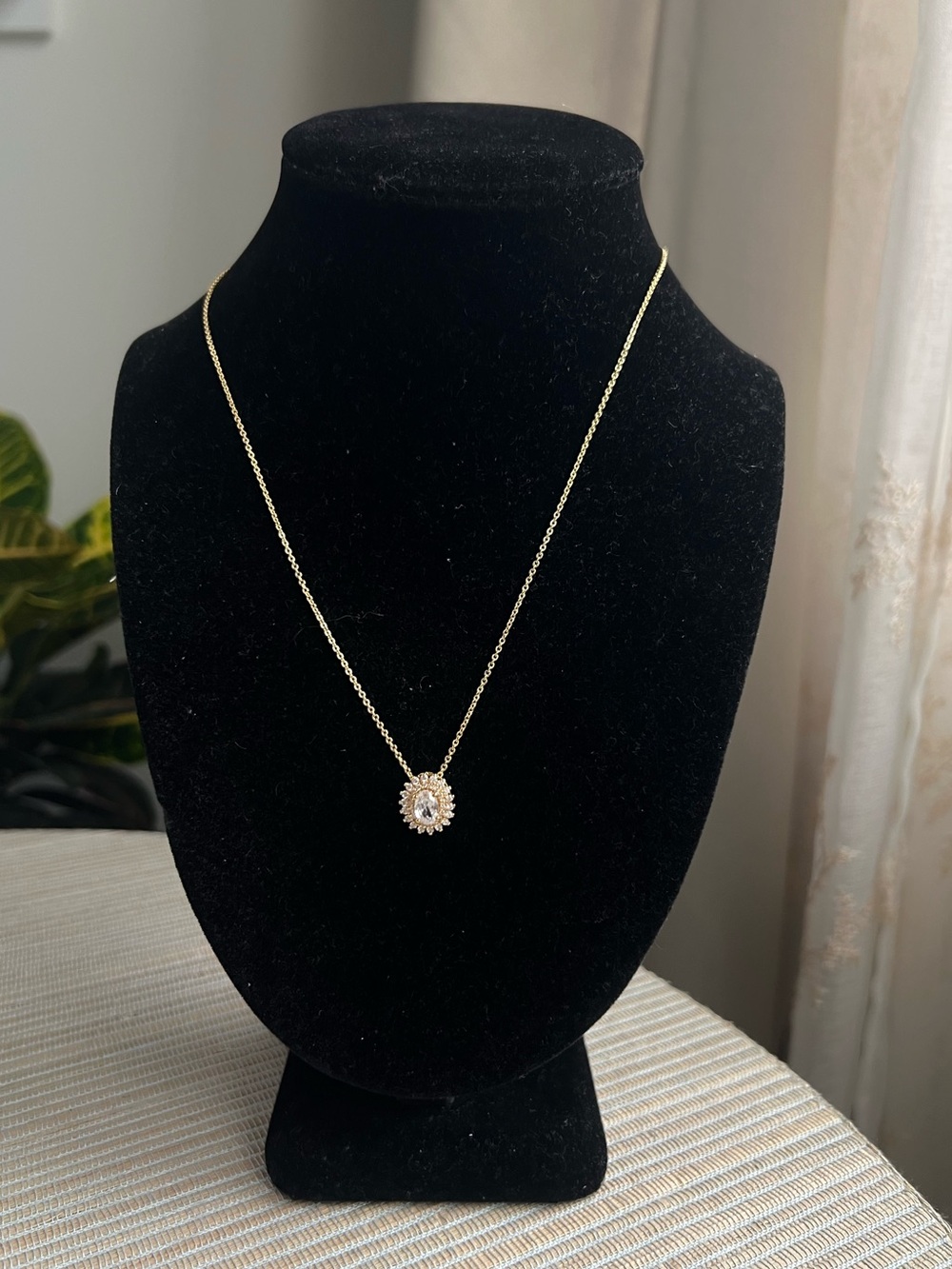 🩷-Gold Sunburst Pendant Necklace with Clear Crystal Center